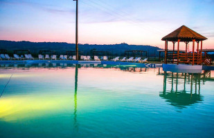 Complex Daniel's- Strand Exterior