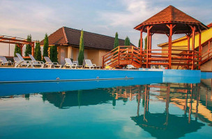 Complex Daniel's- Strand Exterior