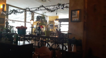 Boccaccio Pizzeria inside