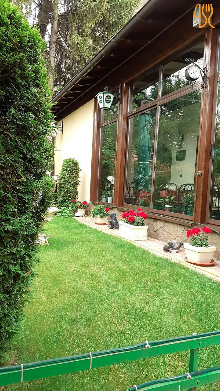 Pizzeria Giulia Exterior
