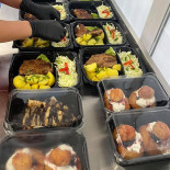 Deli•cios Fast Food Mâncare