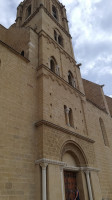 Baretti outside