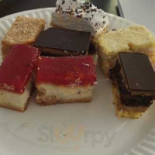 Cofetaria Codrina Comida