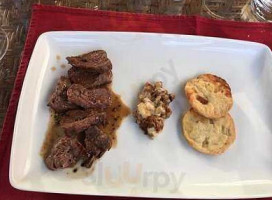 Clos Des Colombes food