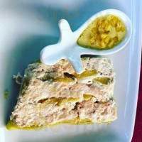 Clos Des Colombes food
