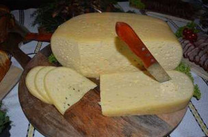 Casa Cu Pridvor food