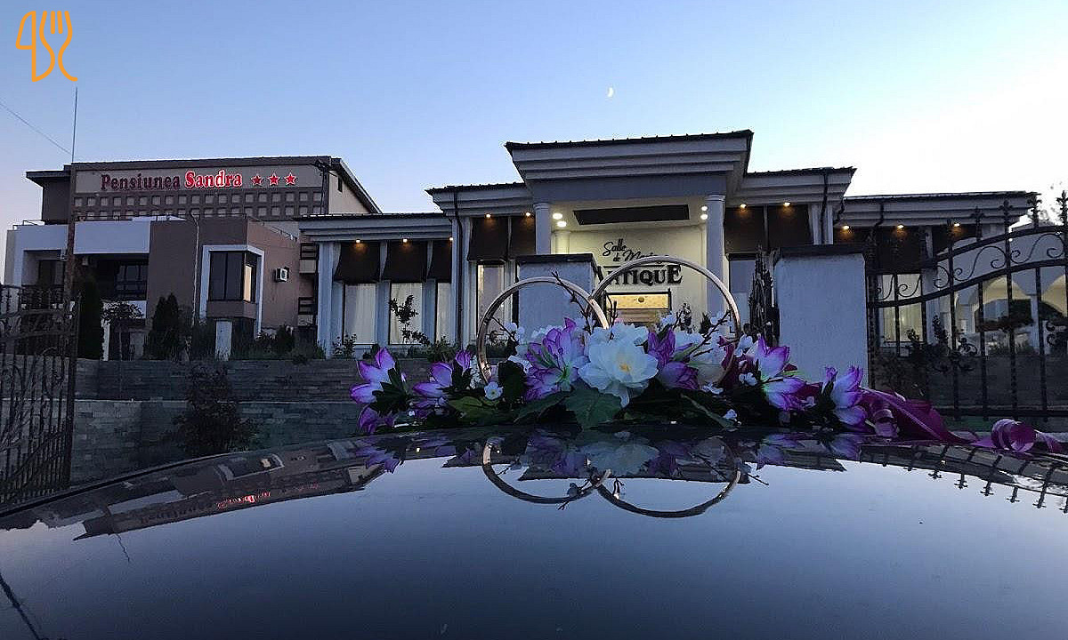 Restaurant Antique Barlad Exterior