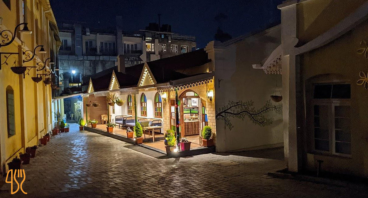 Restaurant Antique Barlad Exterior