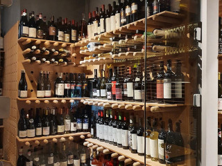 Vino Bubbles& Tapas