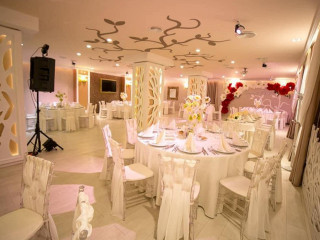 Corvaristerrace Lounge