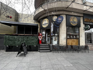 Le Petit Cafe And More