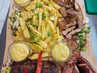 Red Grill Gratar Pe Carbuni