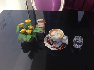 Mystic White Cofee And Shop