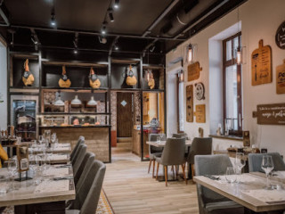 Petry Grill And Wine Bistro