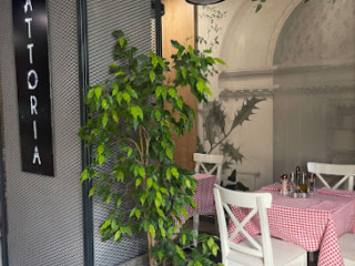 Trattoria Un Baiat Si O Fata