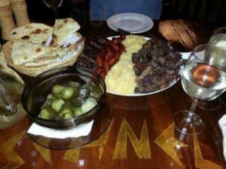 Schnell Bar & Restaurant