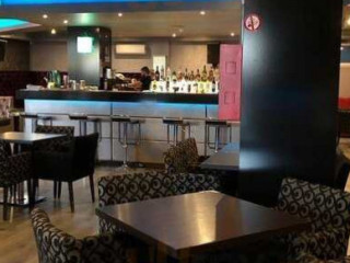 Alexander Restaurant & Bar