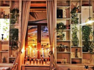 Lugo Restaurant & Lounge