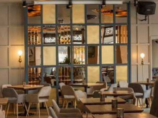 Lido's Brasserie