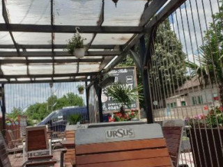 80 Eighties House Pub Lounge